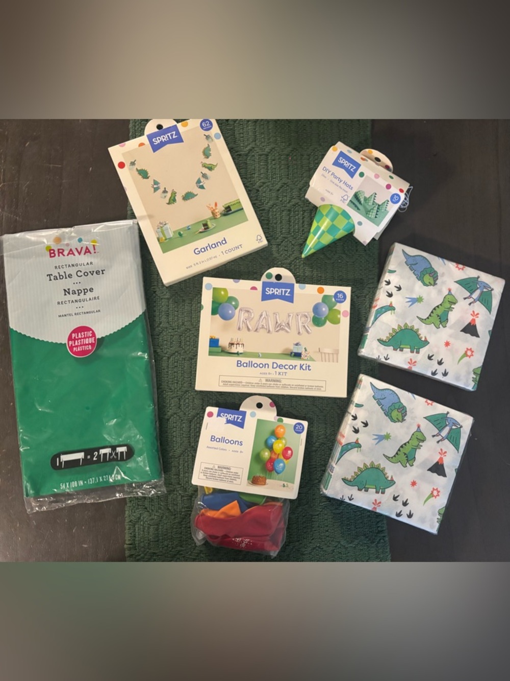 SPRITZ Dinosaurs 🦖 Kit - Party Supplies